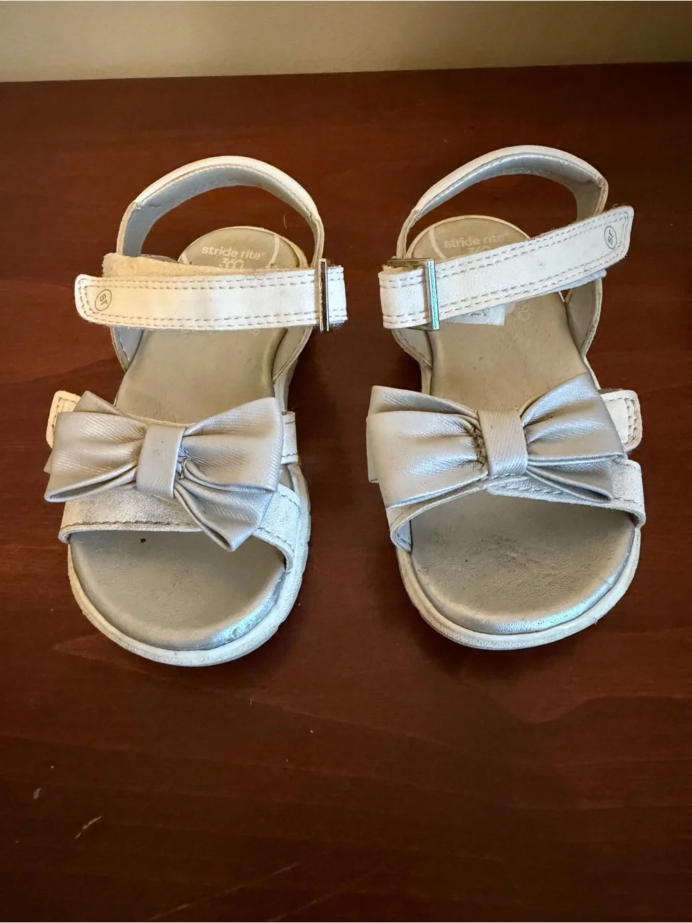 Stride Rite 360 Cassie Silver Bow Sandals Toddler Girls Size 7M